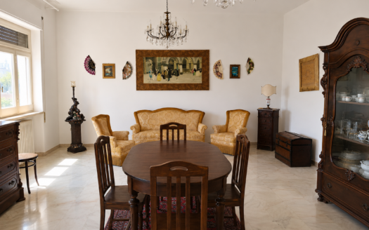 VENDESI APPARTAMENTO VIA MARHERITA DI BORGOGNA, 74