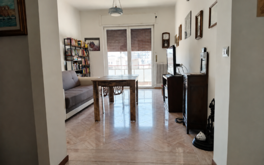 VENDESI APPARTAMENTO VIA MARHERITA DI BORGOGNA, 74