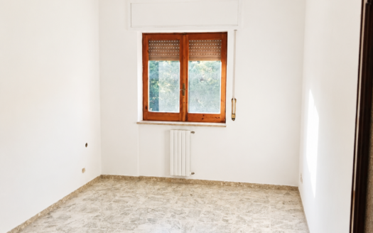VENDESI APPARTAMENTO PIAZZA DANTE