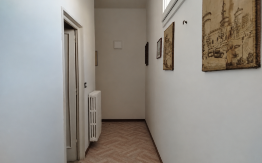 VENDESI APPARTAMENTO VIA MARHERITA DI BORGOGNA, 74