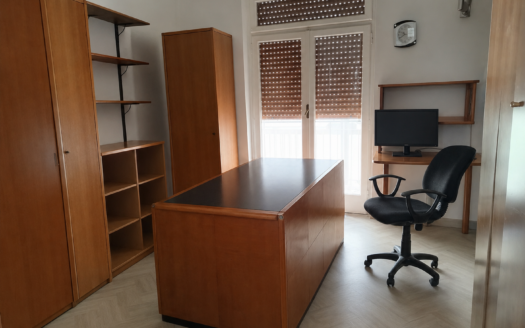 VENDESI APPARTAMENTO VIA MARHERITA DI BORGOGNA, 74