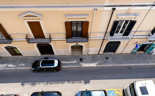 VENDESI APPARTAMENTO VIA MARHERITA DI BORGOGNA, 74