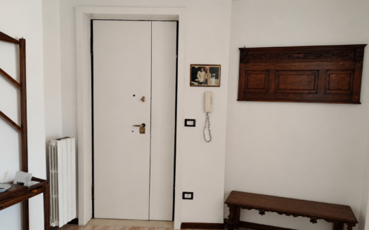 VENDESI APPARTAMENTO VIA MARHERITA DI BORGOGNA, 74