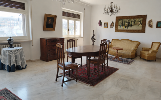 VENDESI APPARTAMENTO VIA MARHERITA DI BORGOGNA, 74