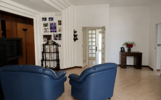 VENDESI APPARTAMENTO VIA MARHERITA DI BORGOGNA, 74