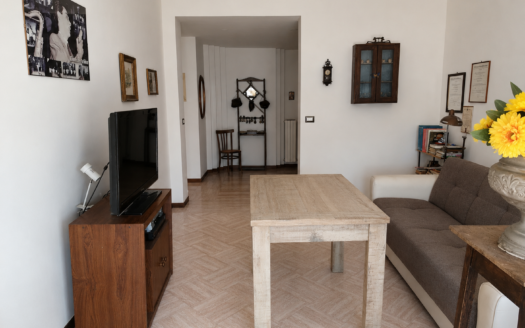VENDESI APPARTAMENTO VIA MARHERITA DI BORGOGNA, 74