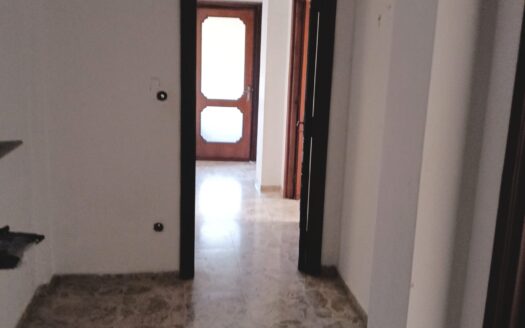VENDESI APPARTAMENTO PIAZZA DANTE