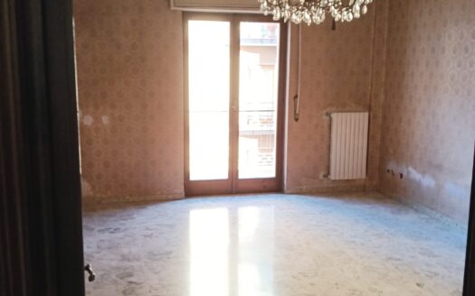 VENDESI APPARTAMENTO PIAZZA DANTE