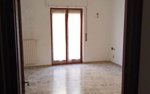 VENDESI APPARTAMENTO PIAZZA DANTE