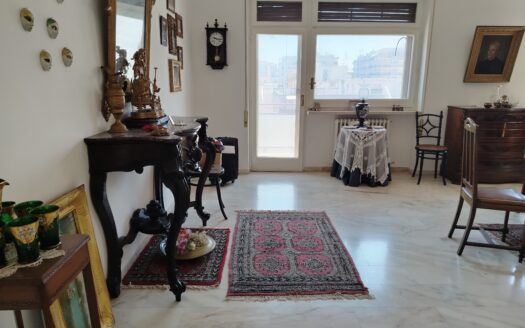 VENDESI APPARTAMENTO VIA MARHERITA DI BORGOGNA, 74
