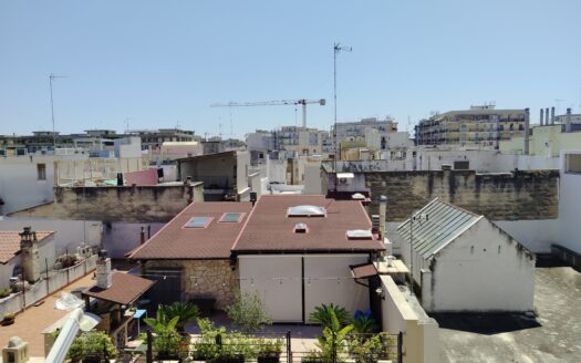 VENDESI APPARTAMENTO VIA MARHERITA DI BORGOGNA, 74