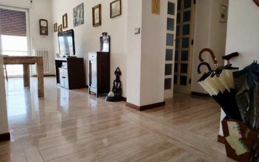 VENDESI APPARTAMENTO VIA MARHERITA DI BORGOGNA, 74