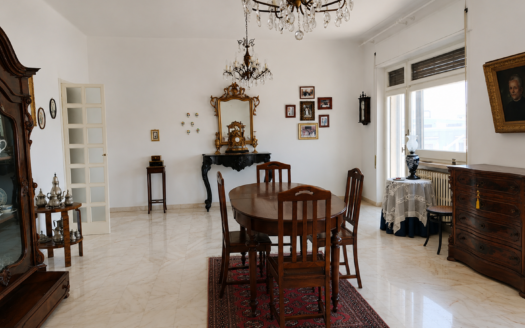 VENDESI APPARTAMENTO VIA MARHERITA DI BORGOGNA, 74