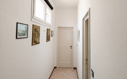 VENDESI APPARTAMENTO VIA MARHERITA DI BORGOGNA, 74