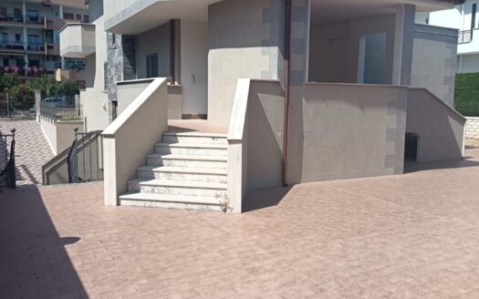 VENDESI VILLA VIA MALCANGI