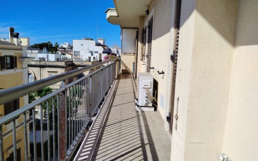 APPARTAMENTO AFFITTASI CORSO IMBRIANI, 103