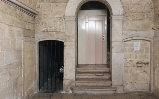 VENDESI APPARTAMENTO CORSO VITTORIO EMANUELE, 78