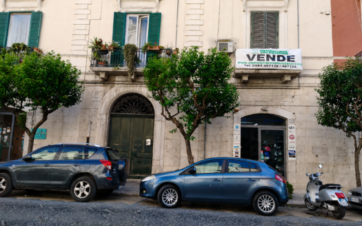 VENDESI APPARTAMENTO CORSO VITTORIO EMANUELE, 78