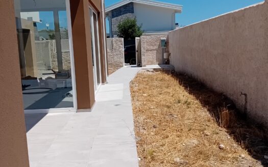 VENDESI VILLA VIA DE MIRTI