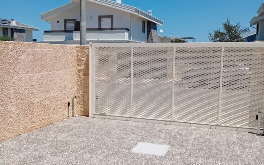 VENDESI VILLA VIA DE MIRTI