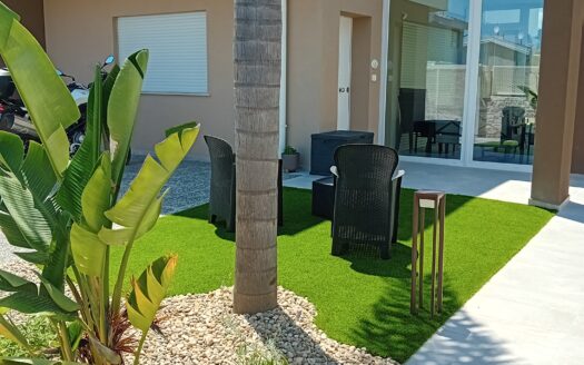 VENDESI VILLA VIA DE MIRTI