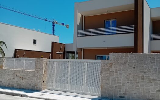 VENDESI VILLA VIA DE MIRTI