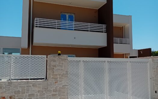 VENDESI VILLA VIA DE MIRTI