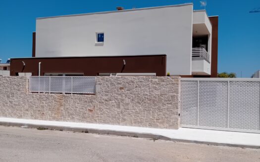 VENDESI VILLA VIA DE MIRTI