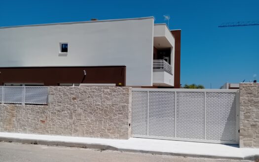 VENDESI VILLA VIA DE MIRTI