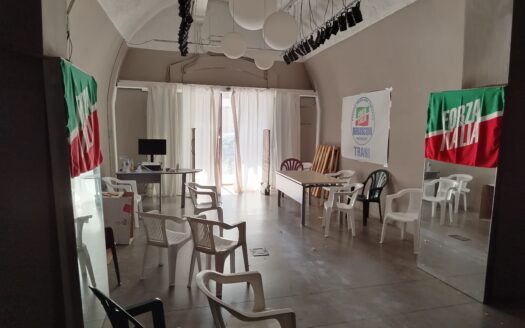 AFFITTASI LOCALE CORSO CAVOUR E VIA SAN GIOERGIO