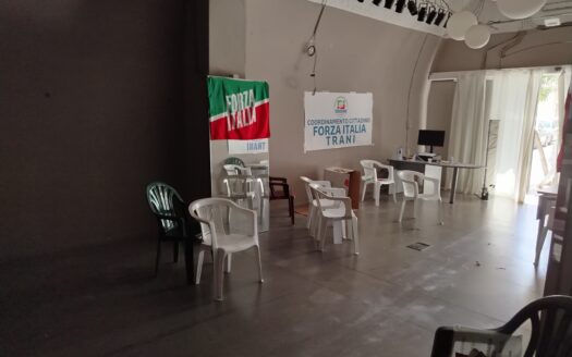 AFFITTASI LOCALE CORSO CAVOUR E VIA SAN GIOERGIO