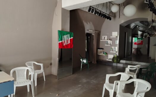 AFFITTASI LOCALE CORSO CAVOUR E VIA SAN GIOERGIO