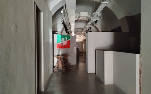AFFITTASI LOCALE CORSO CAVOUR E VIA SAN GIOERGIO