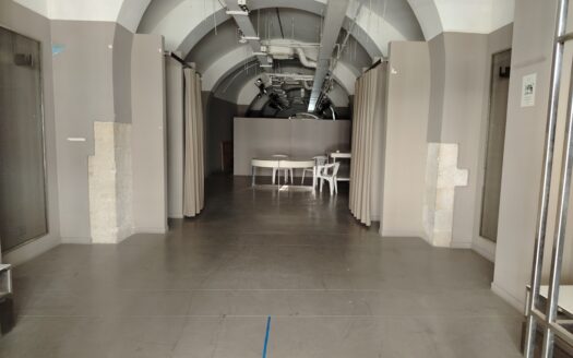 AFFITTASI LOCALE CORSO CAVOUR E VIA SAN GIOERGIO