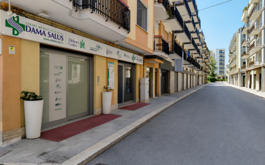 VENDESI LOCALE VIA POSTUMIA, 5-7, ANGOLO VIA SAN GERVASIO, 122-124-126-128