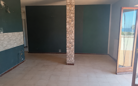 VENDESI APPARTAMENTO VIA MALCANGI ANGOLO VIA POZZO PIANO