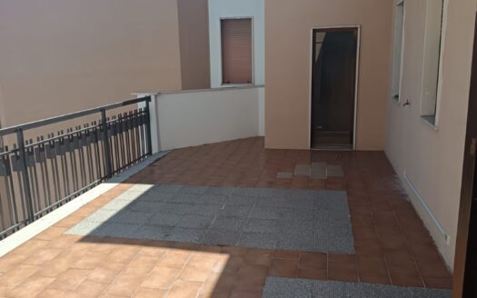 VENDESI APPARTAMENTO VIA MALCANGI ANGOLO VIA POZZO PIANO