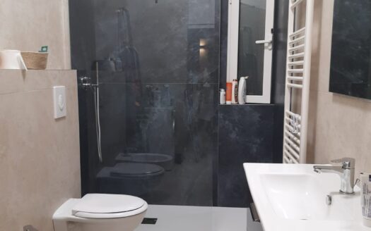 VENDESI APPARTAMENTO VIA UMBERTO, 284