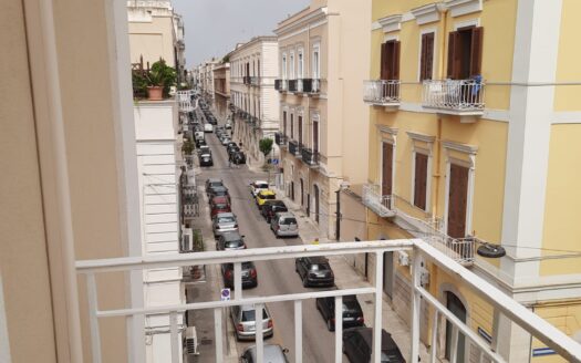 VENDESI APPARTAMENTO VIA UMBERTO, 284