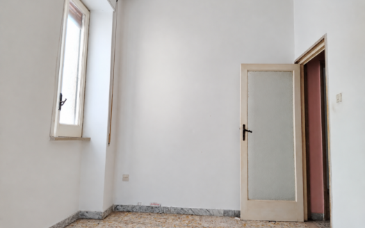 VENDESI APPARTAMENTO VIA ROVERETO, 12