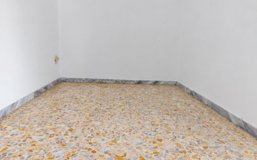 VENDESI APPARTAMENTO VIA ROVERETO, 12