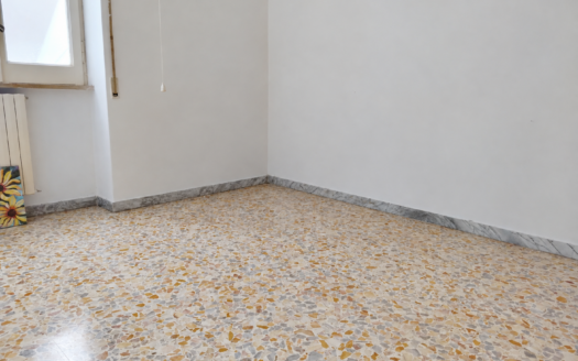 VENDESI APPARTAMENTO VIA ROVERETO, 12