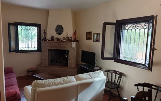 VENDESI VILLA VIA CONTRADA SAN LUCA