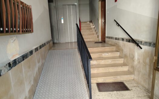 VENDESI APPARTAMENTO VIA ROVERETO, 12
