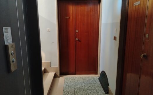 VENDESI APPARTAMENTO VIA ROVERETO, 12