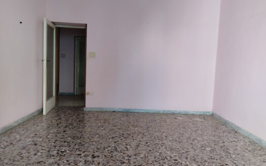 VENDESI APPARTAMENTO VIA ROVERETO, 12