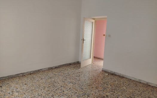 VENDESI APPARTAMENTO VIA ROVERETO, 12