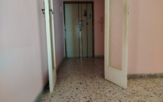 VENDESI APPARTAMENTO VIA ROVERETO, 12