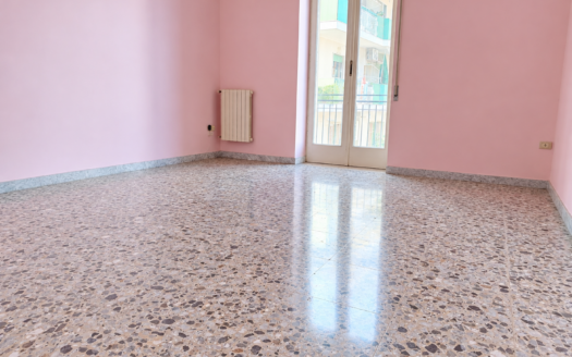 VENDESI APPARTAMENTO VIA ROVERETO, 12