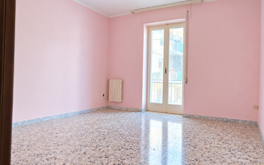VENDESI APPARTAMENTO VIA ROVERETO, 12